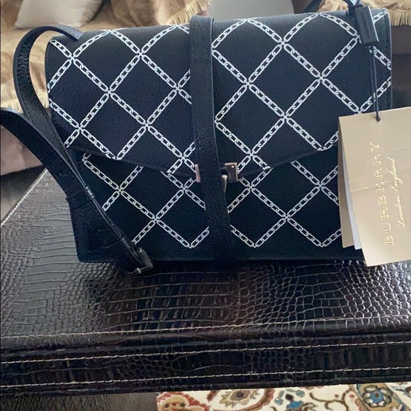 Burberry bag!SM MACKEN CHAIN PRINT! - Picture 8 of 16